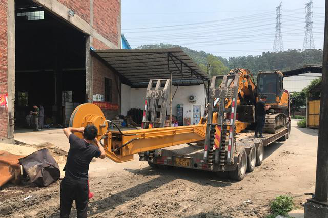 勾機(jī)伸縮臂廠家、挖機(jī)伸縮臂廠家