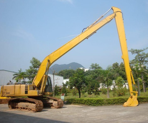 挖掘機(jī)加長(zhǎng)臂成為河道清淤中的"鋼鐵長(zhǎng)臂"